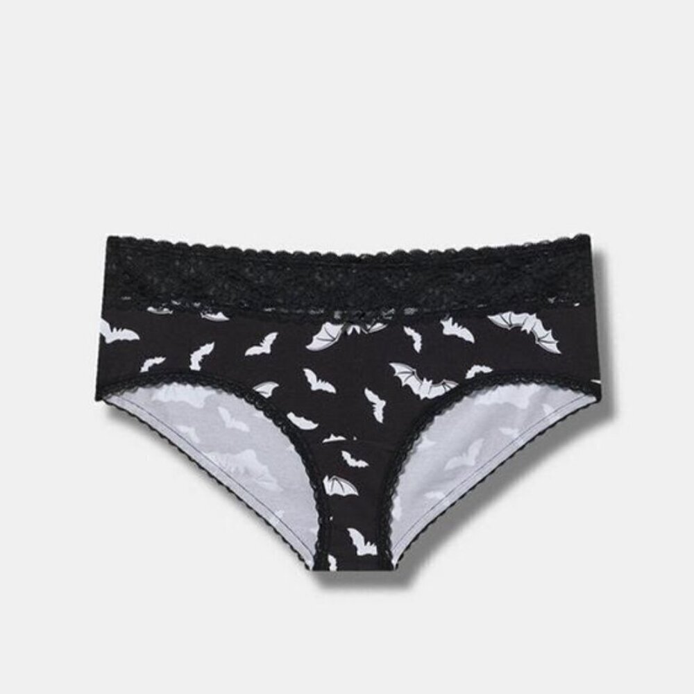 Torrid - Cotton Mid-Rise Cheeky Panty in Stormy Halloween Bats, Black & White